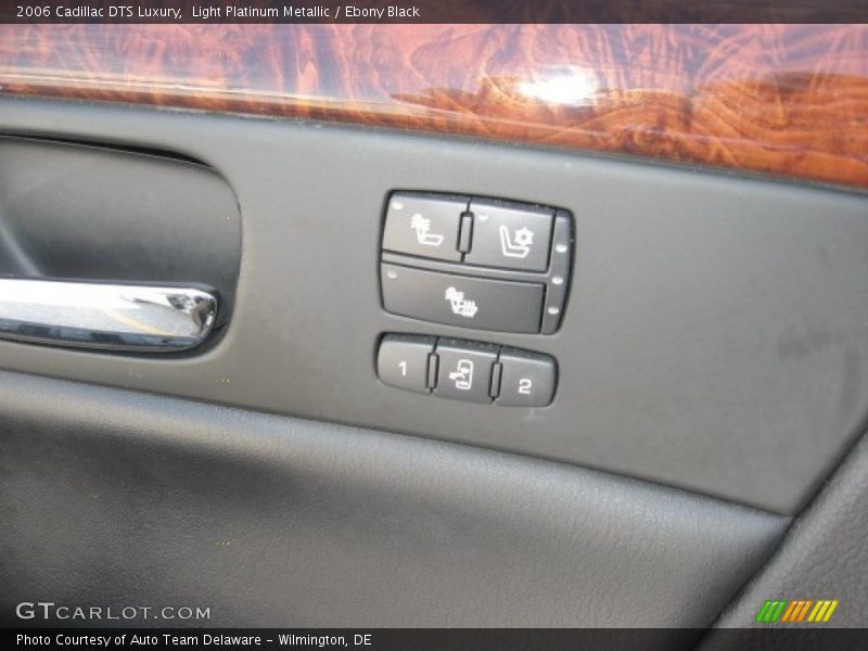 Light Platinum Metallic / Ebony Black 2006 Cadillac DTS Luxury