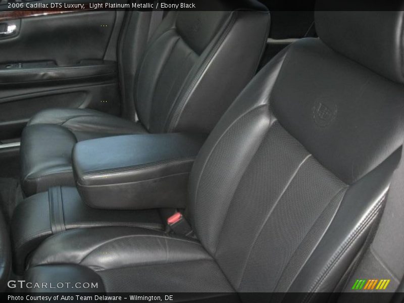 Light Platinum Metallic / Ebony Black 2006 Cadillac DTS Luxury