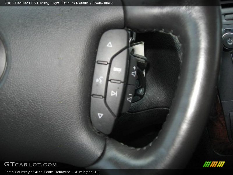 Light Platinum Metallic / Ebony Black 2006 Cadillac DTS Luxury