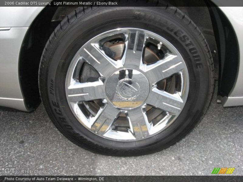 Light Platinum Metallic / Ebony Black 2006 Cadillac DTS Luxury