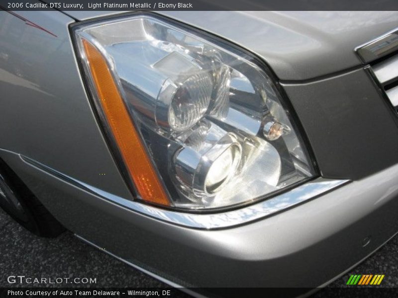 Light Platinum Metallic / Ebony Black 2006 Cadillac DTS Luxury
