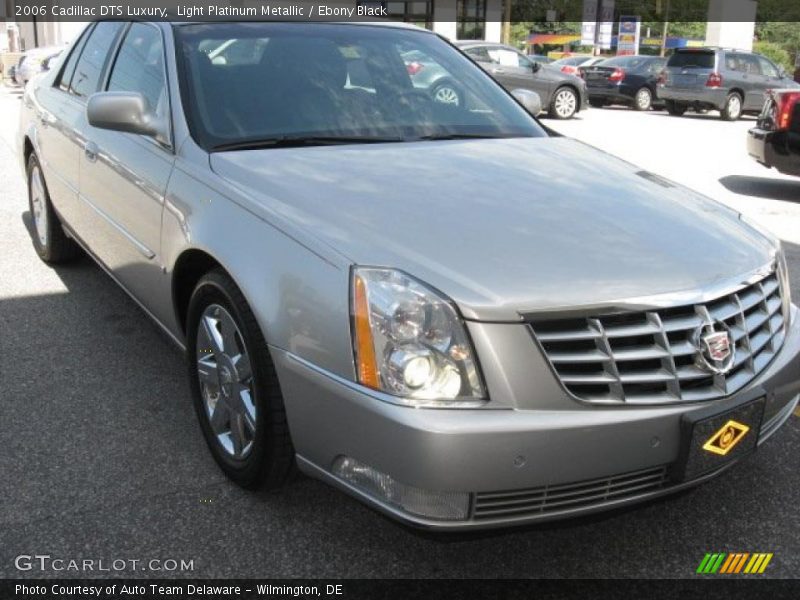 Light Platinum Metallic / Ebony Black 2006 Cadillac DTS Luxury