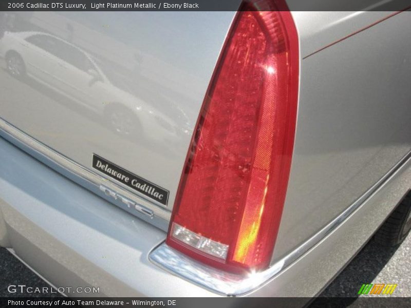 Light Platinum Metallic / Ebony Black 2006 Cadillac DTS Luxury