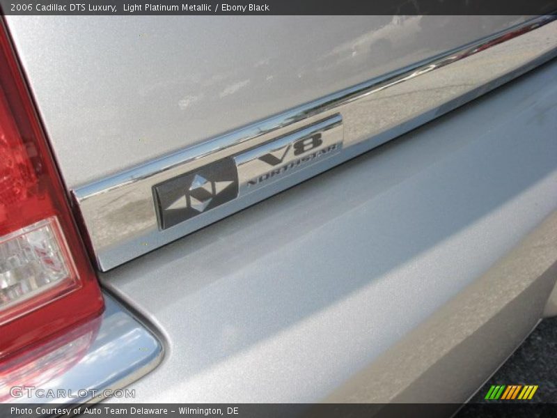 Light Platinum Metallic / Ebony Black 2006 Cadillac DTS Luxury