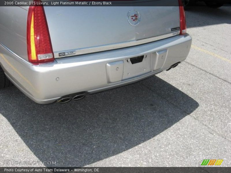 Light Platinum Metallic / Ebony Black 2006 Cadillac DTS Luxury