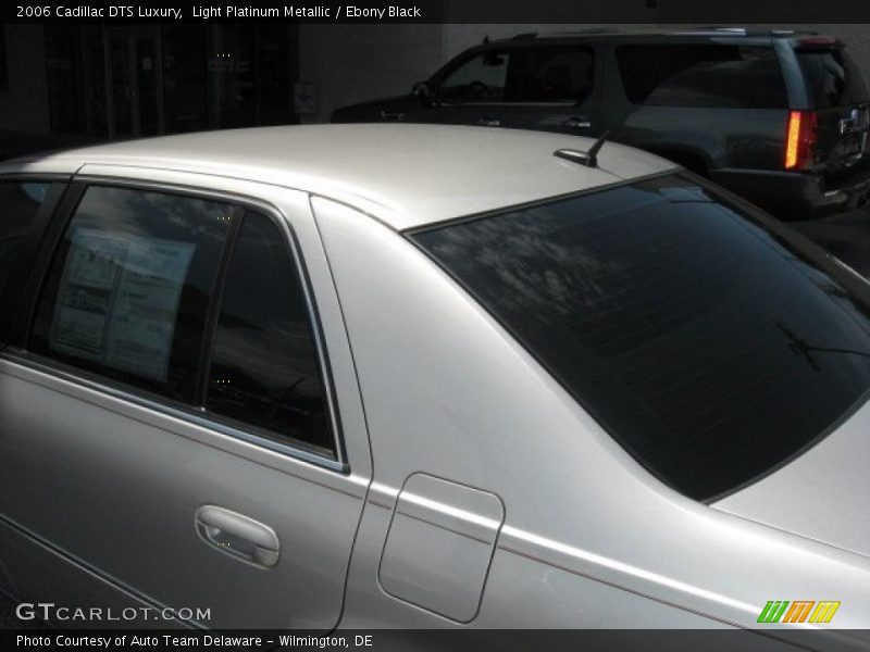 Light Platinum Metallic / Ebony Black 2006 Cadillac DTS Luxury