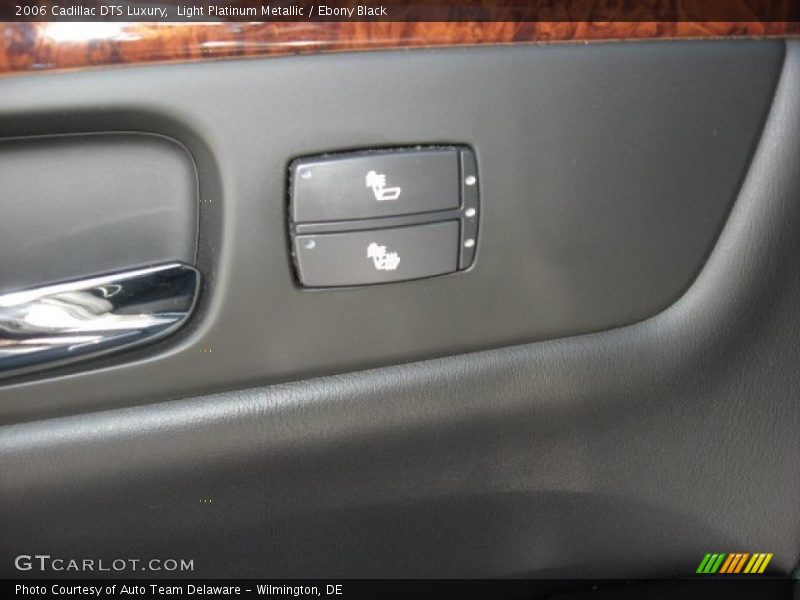 Light Platinum Metallic / Ebony Black 2006 Cadillac DTS Luxury