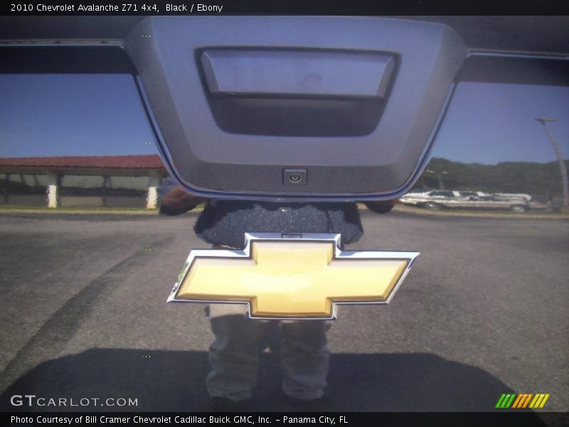 Black / Ebony 2010 Chevrolet Avalanche Z71 4x4