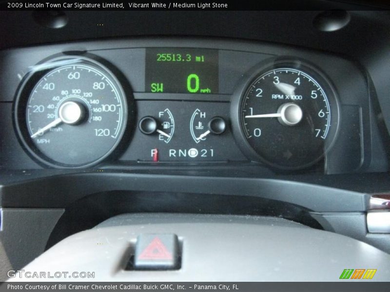 Vibrant White / Medium Light Stone 2009 Lincoln Town Car Signature Limited