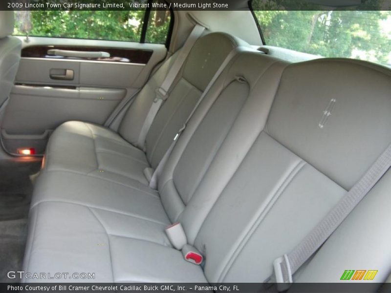 Vibrant White / Medium Light Stone 2009 Lincoln Town Car Signature Limited