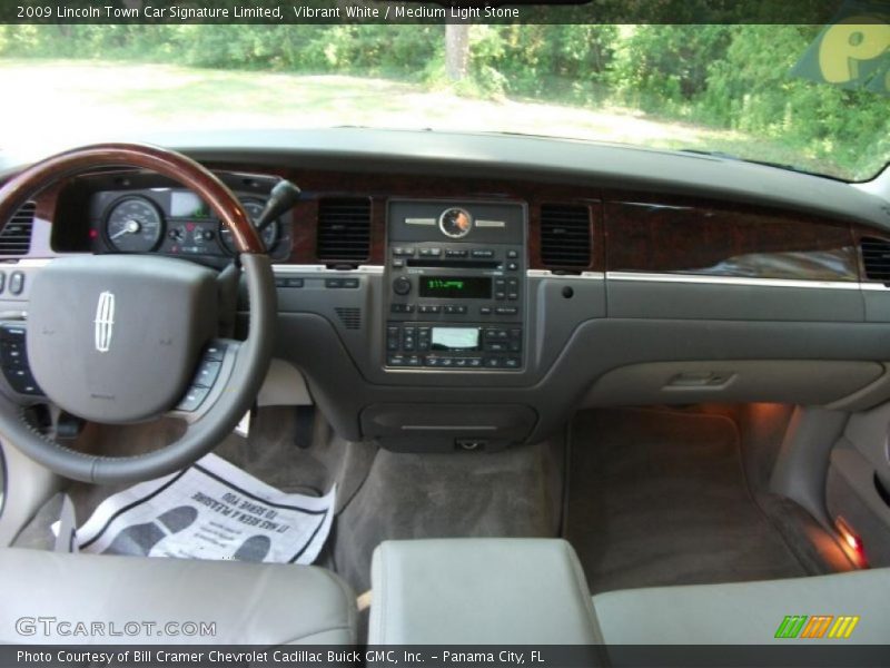 Vibrant White / Medium Light Stone 2009 Lincoln Town Car Signature Limited