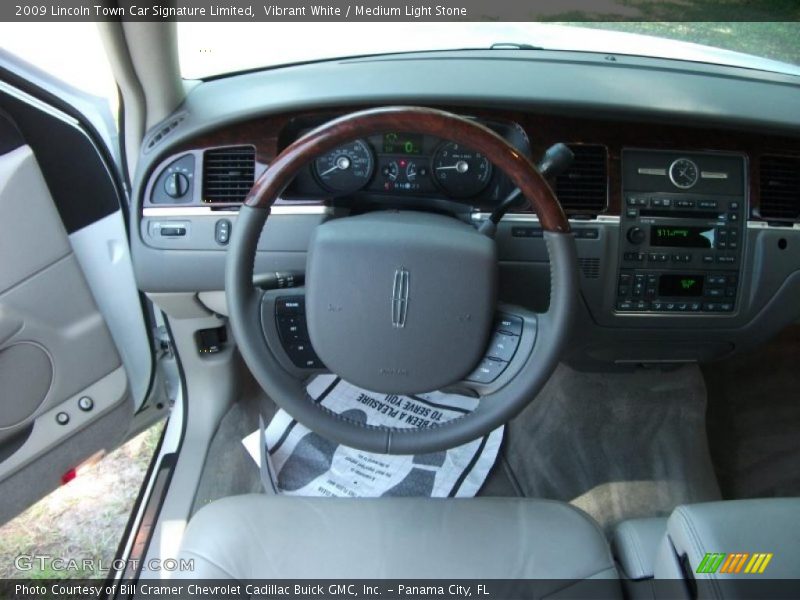 Vibrant White / Medium Light Stone 2009 Lincoln Town Car Signature Limited