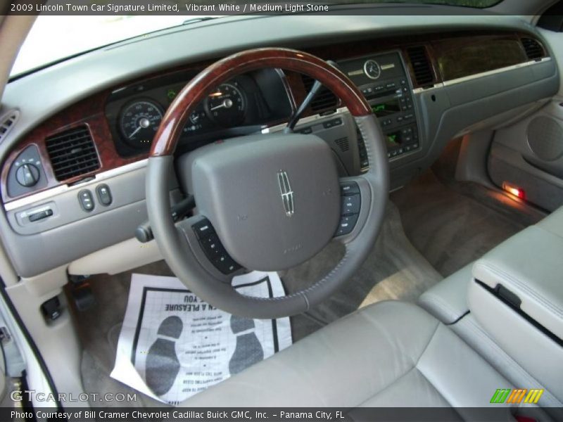 Vibrant White / Medium Light Stone 2009 Lincoln Town Car Signature Limited