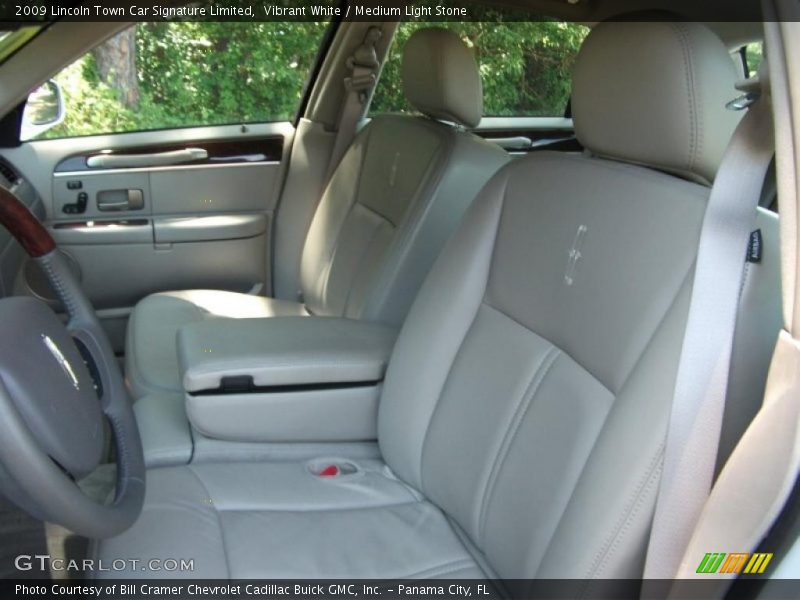 Vibrant White / Medium Light Stone 2009 Lincoln Town Car Signature Limited