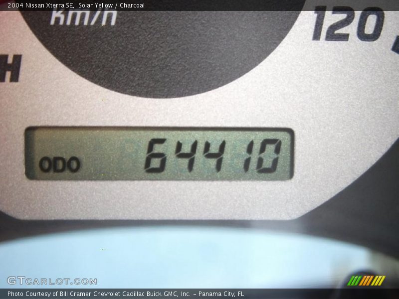 Solar Yellow / Charcoal 2004 Nissan Xterra SE
