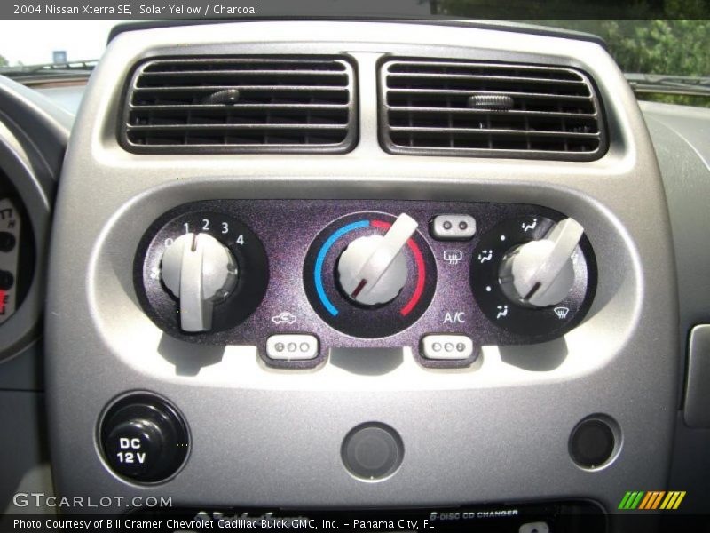 Solar Yellow / Charcoal 2004 Nissan Xterra SE