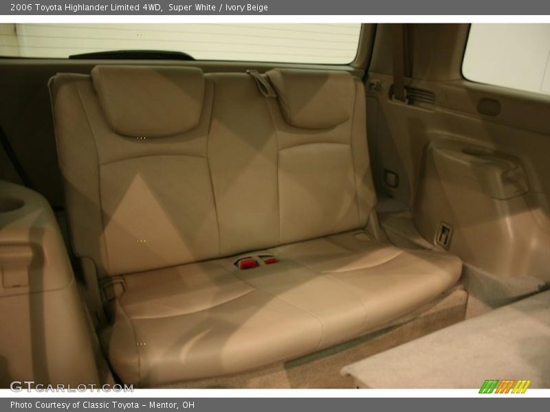 Super White / Ivory Beige 2006 Toyota Highlander Limited 4WD