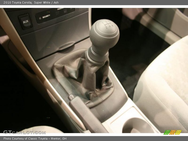Super White / Ash 2010 Toyota Corolla