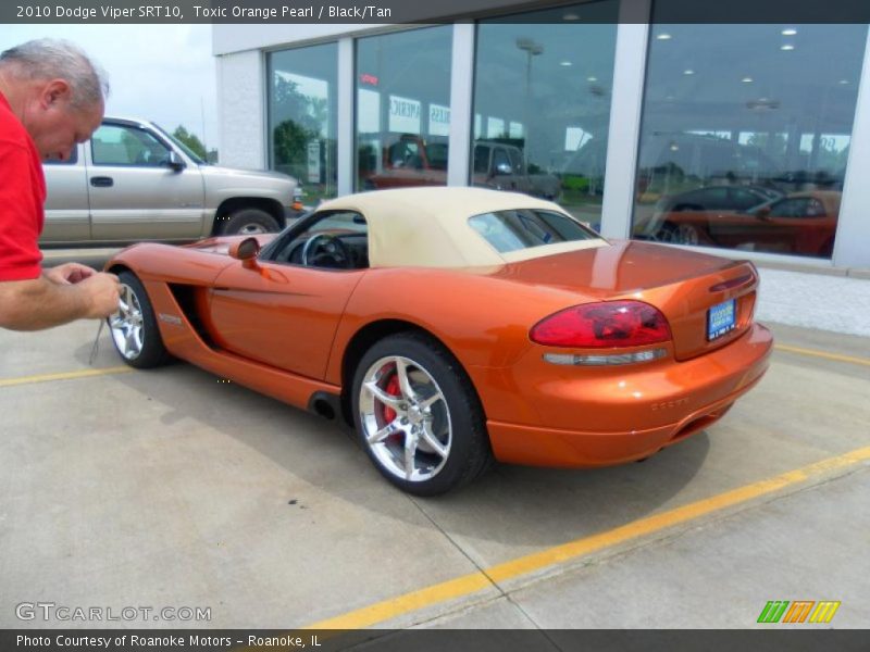 Toxic Orange Pearl / Black/Tan 2010 Dodge Viper SRT10