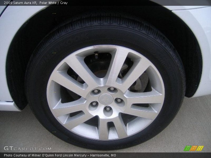 Polar White / Gray 2009 Saturn Aura XR