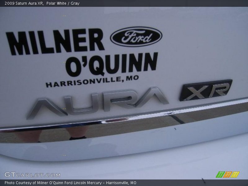 Polar White / Gray 2009 Saturn Aura XR