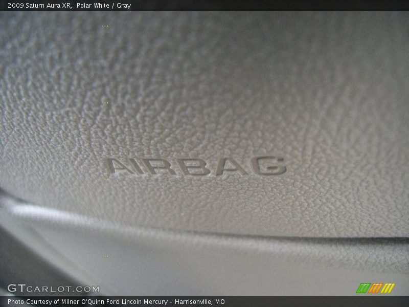 Polar White / Gray 2009 Saturn Aura XR