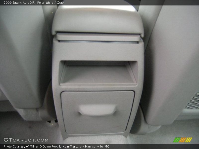 Polar White / Gray 2009 Saturn Aura XR