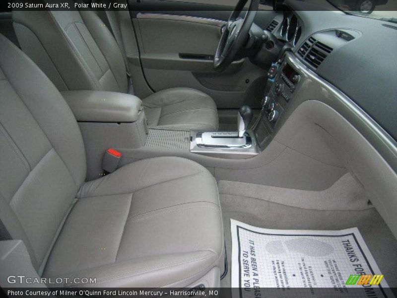Polar White / Gray 2009 Saturn Aura XR