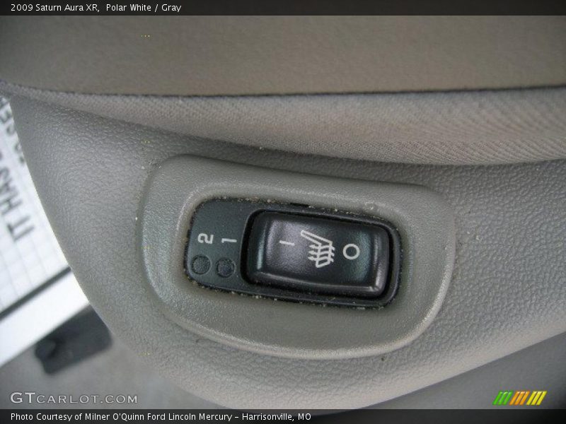 Polar White / Gray 2009 Saturn Aura XR