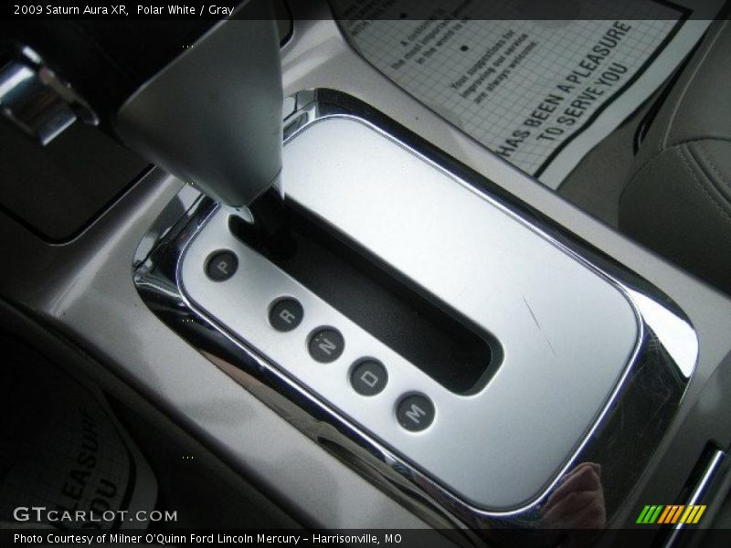 Polar White / Gray 2009 Saturn Aura XR