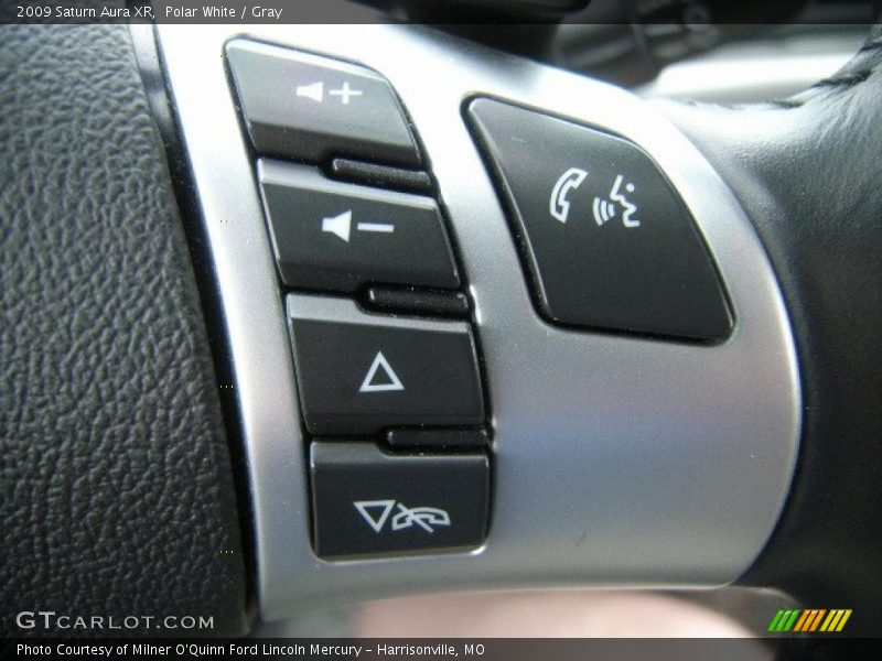 Polar White / Gray 2009 Saturn Aura XR