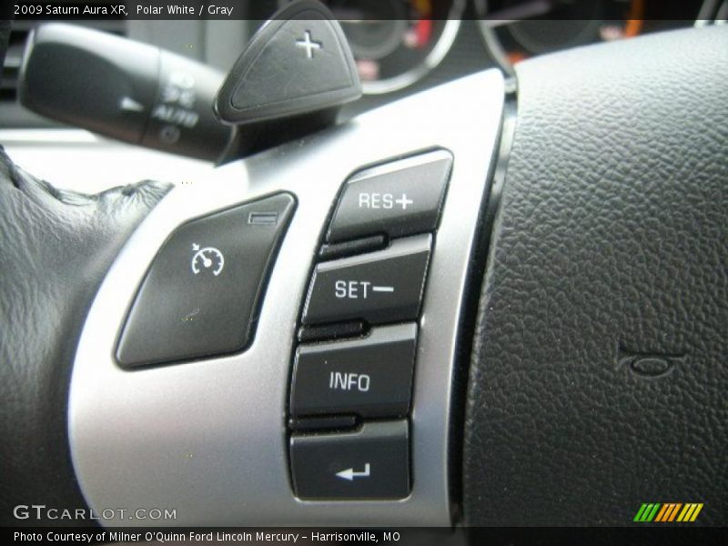 Polar White / Gray 2009 Saturn Aura XR