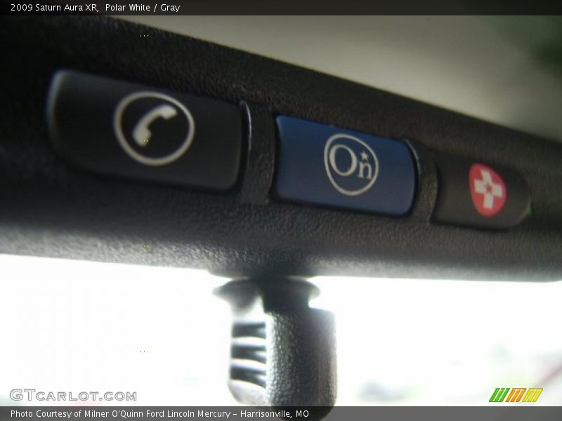 Polar White / Gray 2009 Saturn Aura XR