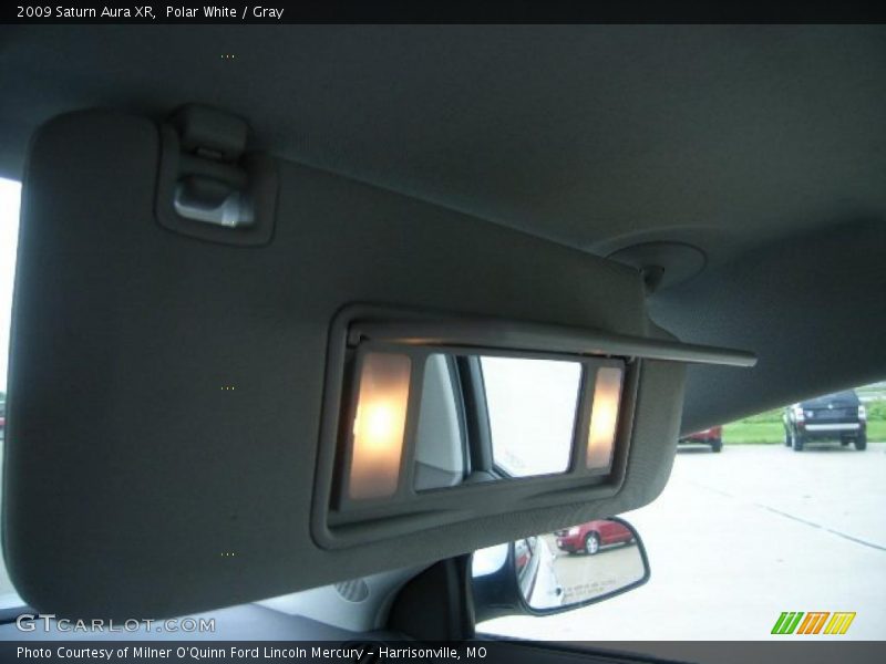 Polar White / Gray 2009 Saturn Aura XR