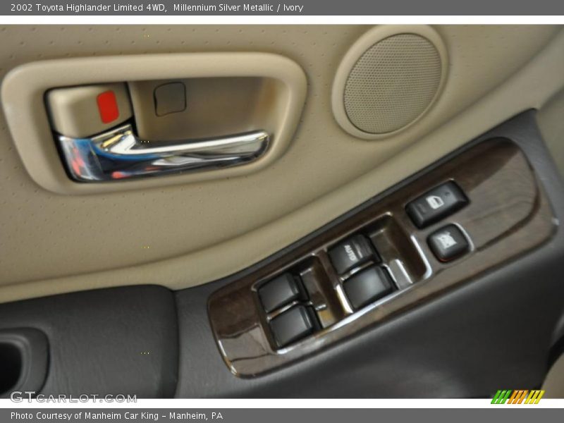 Millennium Silver Metallic / Ivory 2002 Toyota Highlander Limited 4WD