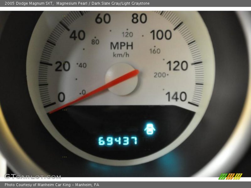 Magnesium Pearl / Dark Slate Gray/Light Graystone 2005 Dodge Magnum SXT