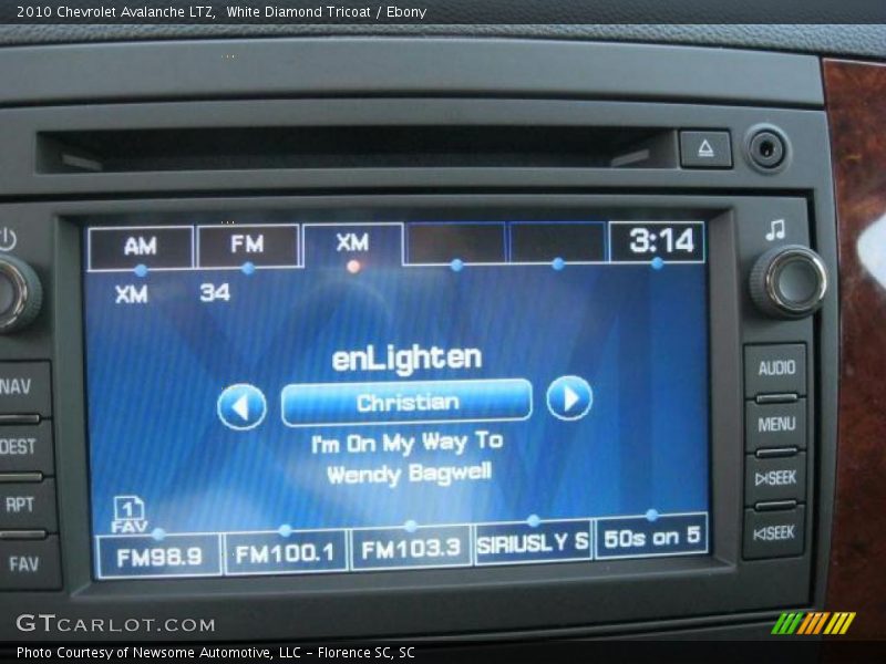 White Diamond Tricoat / Ebony 2010 Chevrolet Avalanche LTZ