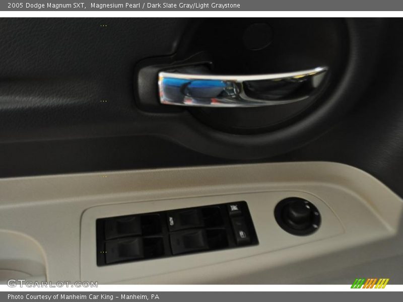 Magnesium Pearl / Dark Slate Gray/Light Graystone 2005 Dodge Magnum SXT
