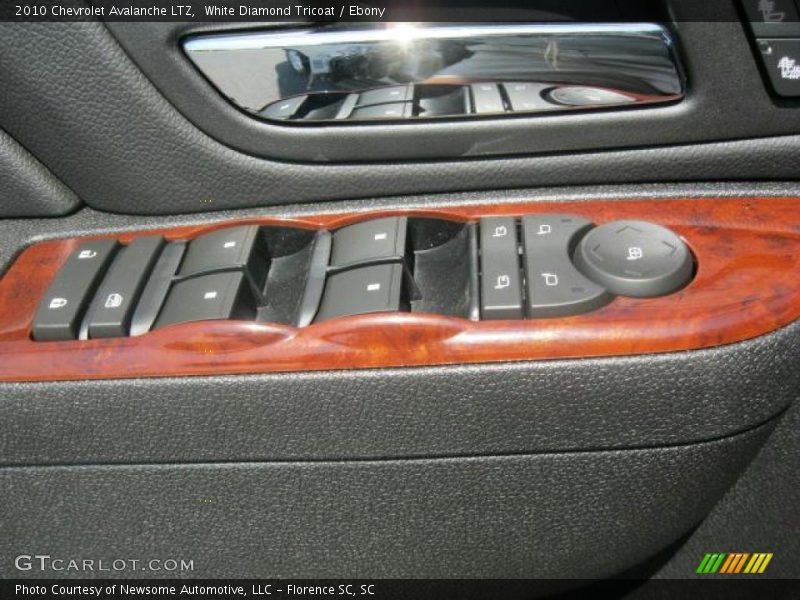 White Diamond Tricoat / Ebony 2010 Chevrolet Avalanche LTZ