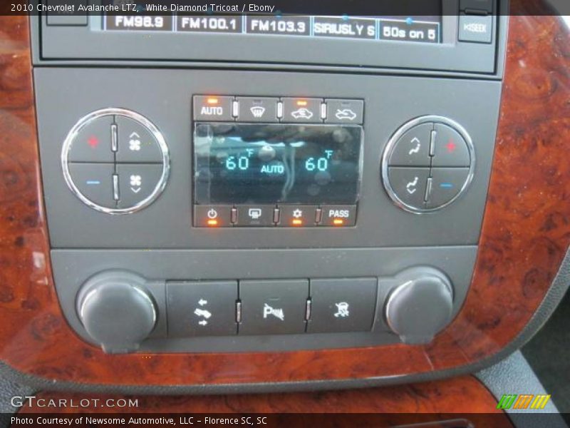 White Diamond Tricoat / Ebony 2010 Chevrolet Avalanche LTZ