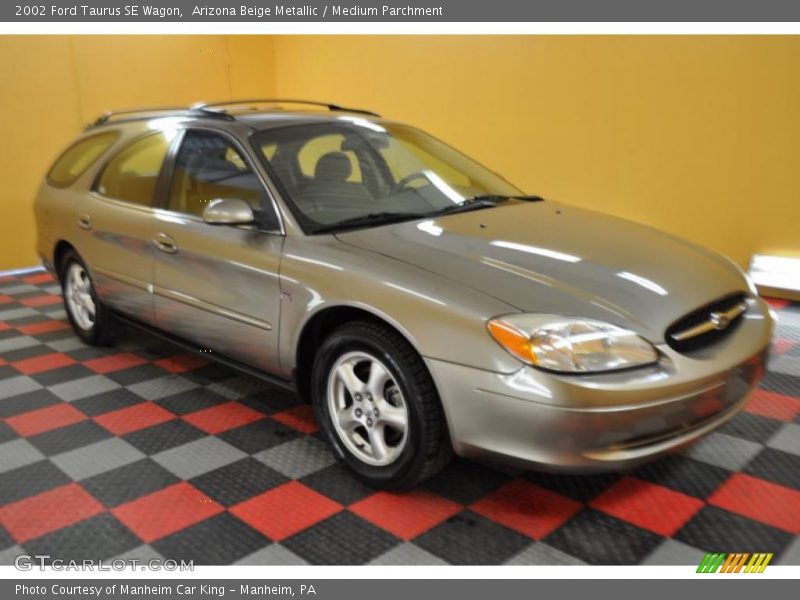 Arizona Beige Metallic / Medium Parchment 2002 Ford Taurus SE Wagon