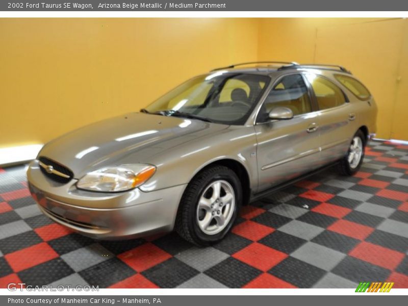 Arizona Beige Metallic / Medium Parchment 2002 Ford Taurus SE Wagon