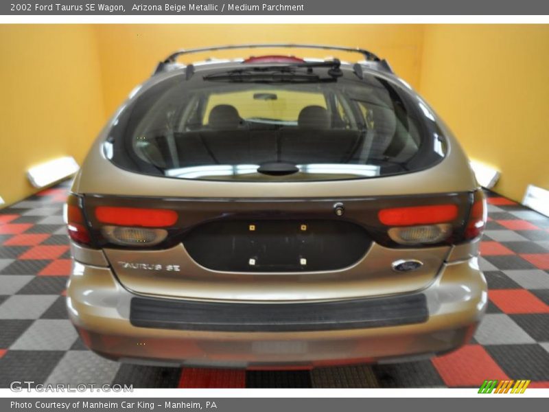Arizona Beige Metallic / Medium Parchment 2002 Ford Taurus SE Wagon