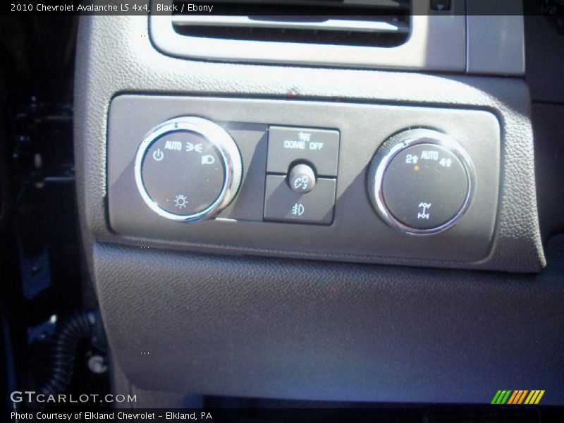 Black / Ebony 2010 Chevrolet Avalanche LS 4x4