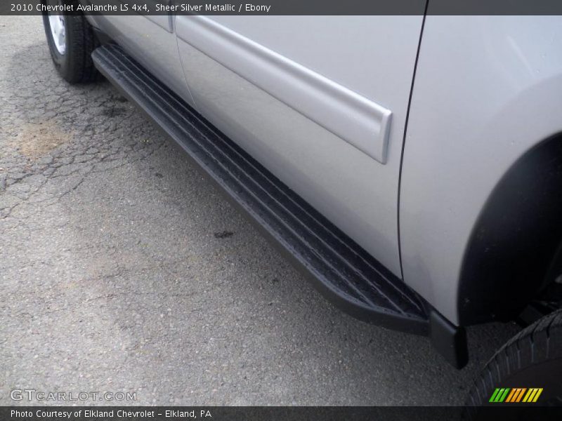 Sheer Silver Metallic / Ebony 2010 Chevrolet Avalanche LS 4x4