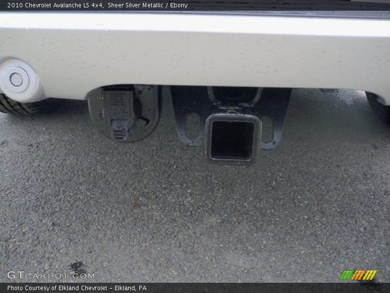 Sheer Silver Metallic / Ebony 2010 Chevrolet Avalanche LS 4x4
