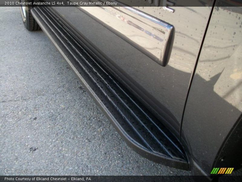 Taupe Gray Metallic / Ebony 2010 Chevrolet Avalanche LS 4x4