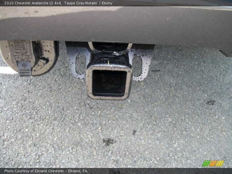 Taupe Gray Metallic / Ebony 2010 Chevrolet Avalanche LS 4x4