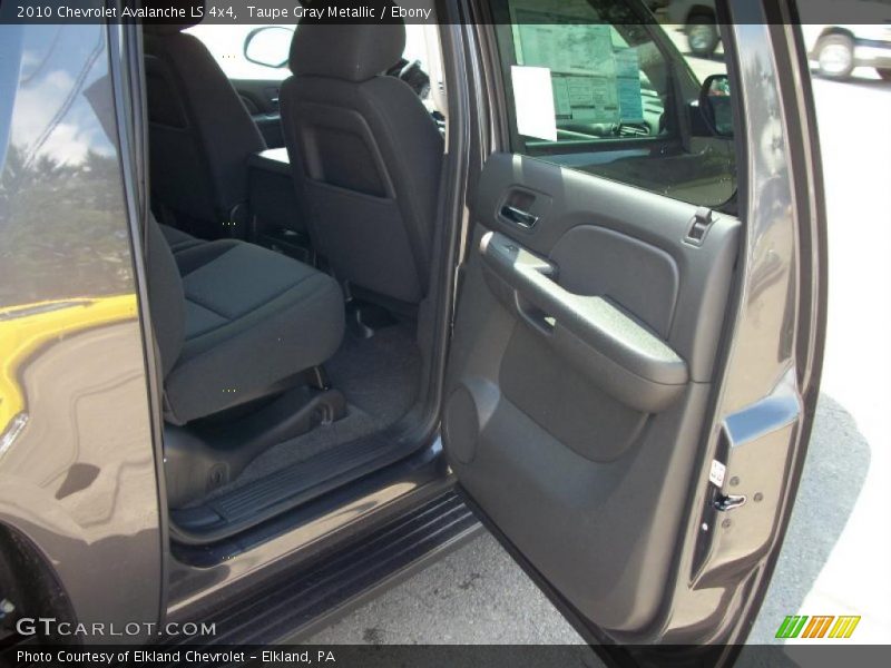 Taupe Gray Metallic / Ebony 2010 Chevrolet Avalanche LS 4x4