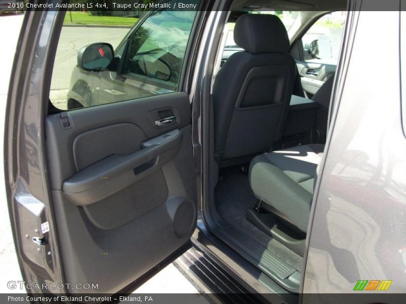 Taupe Gray Metallic / Ebony 2010 Chevrolet Avalanche LS 4x4
